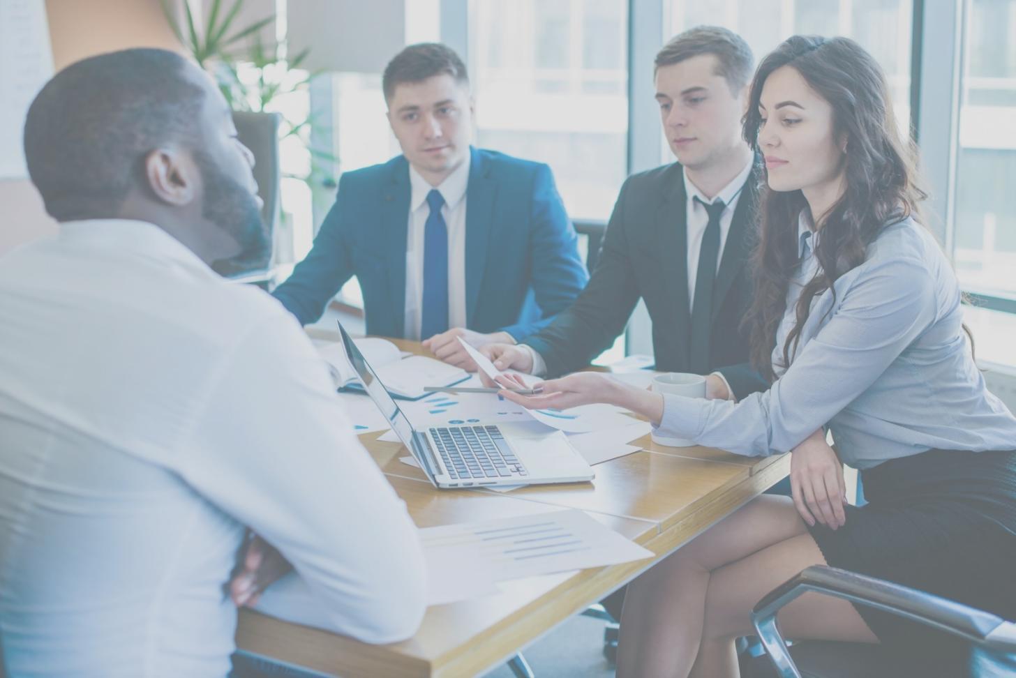 GlobalCapitalの先進的なAI財務分析システムのダッシュボード画面